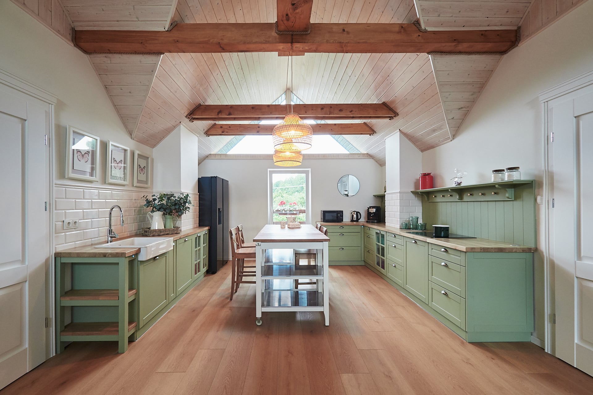 Apartamenty i pokoje na Mazurach nad jeziorem Gielądzkim – idealne miejsce na wypoczynek dla całej rodziny. Sprawdź ofertę noclegów w Bałowie.